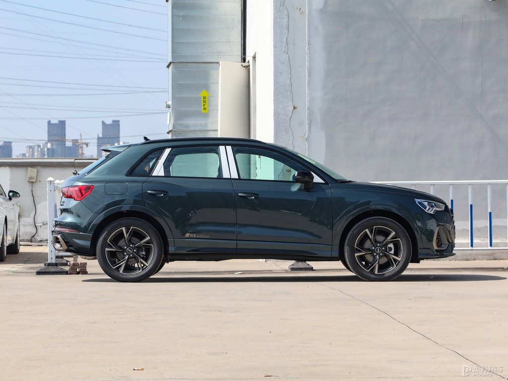 迷彩綠奧迪Q3整車外觀外觀圖片