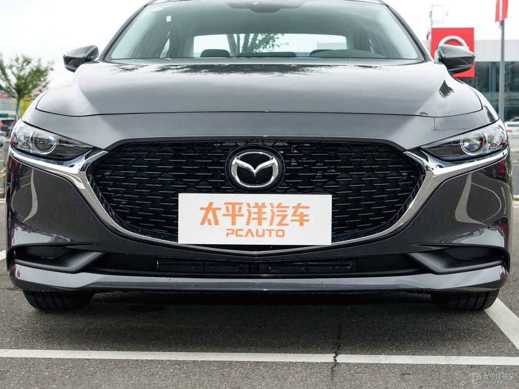 鉑鋼灰馬自達3 昂克賽拉車頭外觀圖片