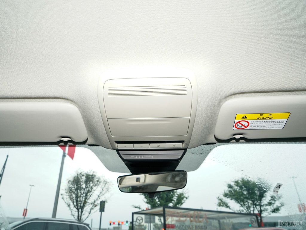 鉑鋼灰馬自達(dá)3 昂克賽拉車廂內(nèi)飾圖片