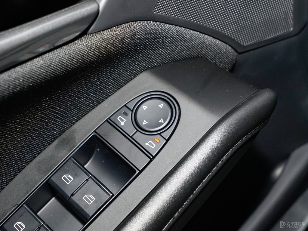 鉑鋼灰馬自達(dá)3 昂克賽拉車廂內(nèi)飾圖片