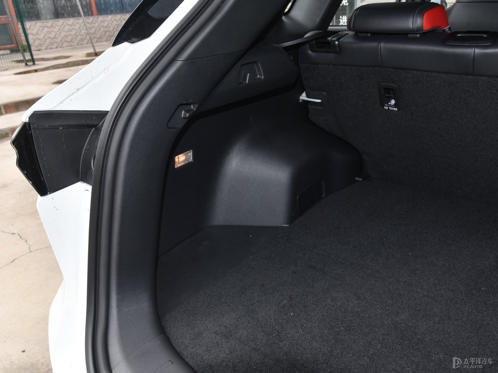 月光白長安CS55PLUS后備廂空間圖片