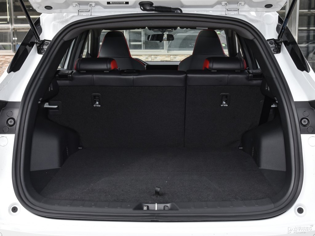 月光白長(zhǎng)安CS55PLUS后備廂空間圖片