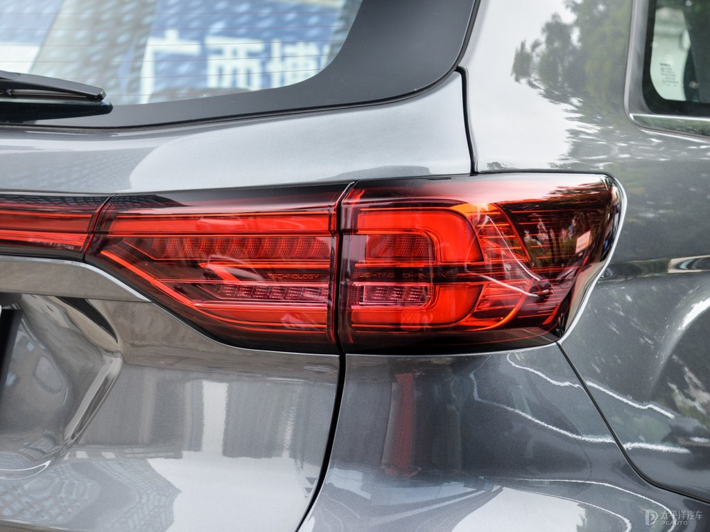 安第斯灰長安CS75車尾外觀圖片