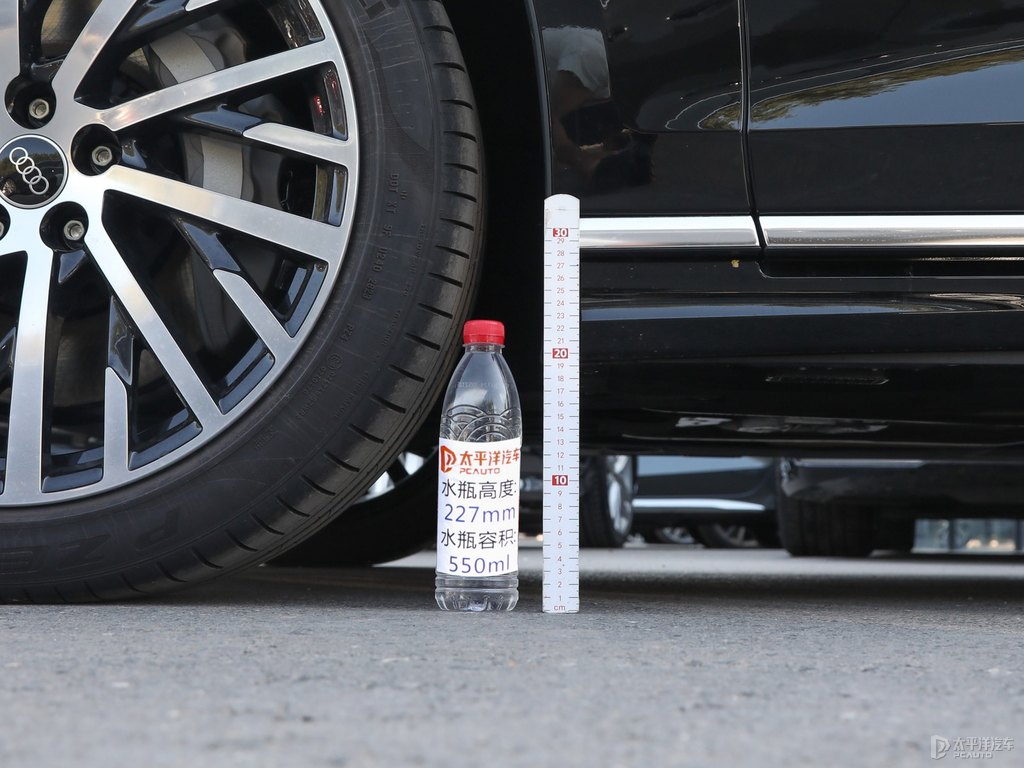 傳奇黑奧迪A8L車身外觀圖片