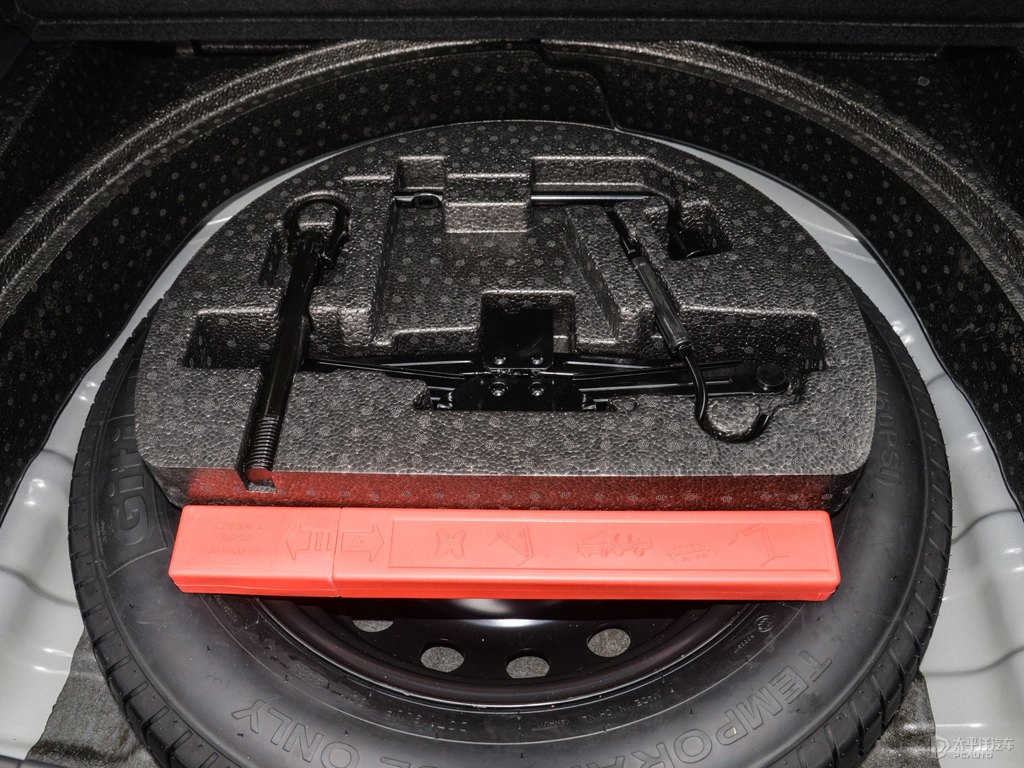 安第斯灰長安CS75后備廂空間圖片