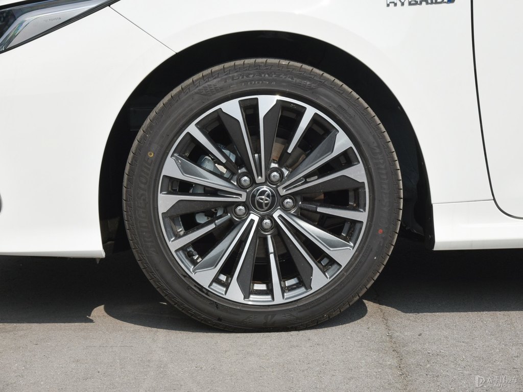 超級(jí)白色卡羅拉車身外觀圖片