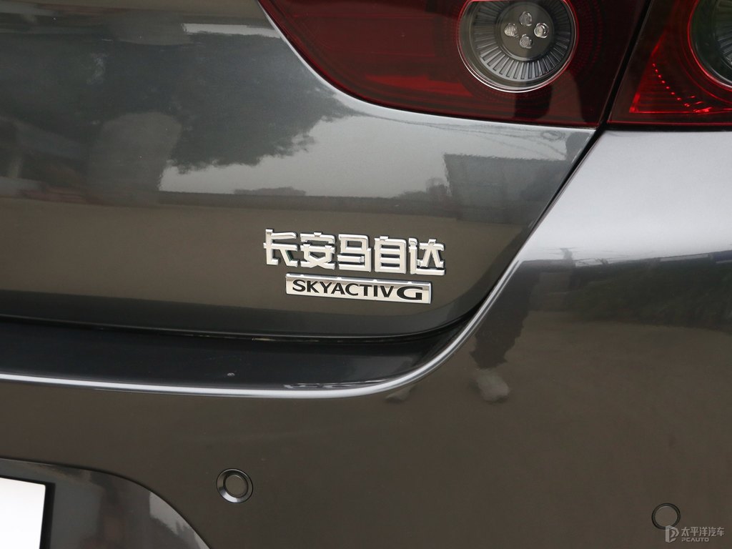 鉑鋼灰馬自達3 昂克賽拉車尾外觀圖片