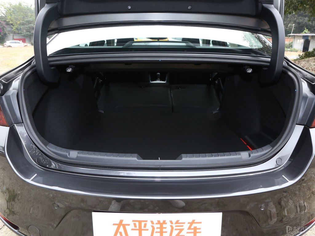 鉑鋼灰馬自達(dá)3 昂克賽拉后備廂空間圖片