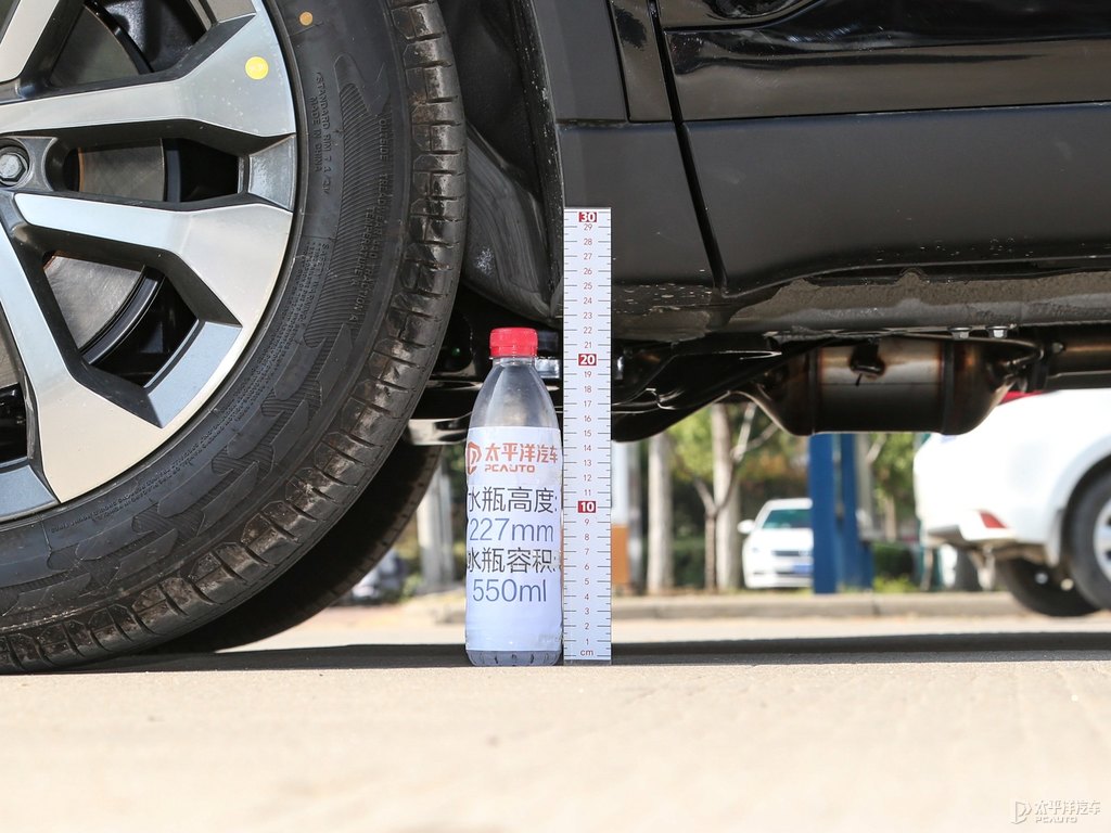 曜石黑瑞虎8車身外觀圖片
