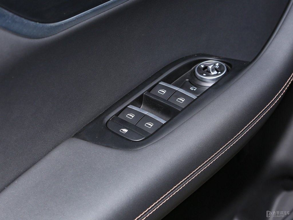 曜石黑瑞虎8車廂內(nèi)飾圖片