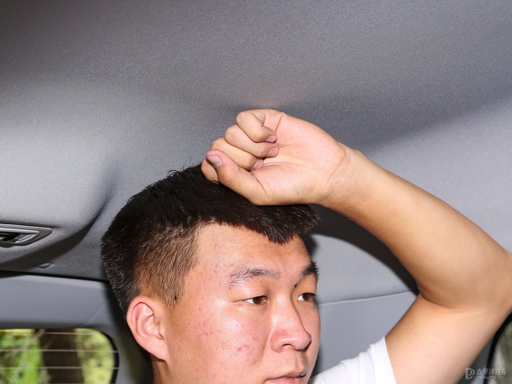 曜石黑瑞虎8駕乘空間空間圖片