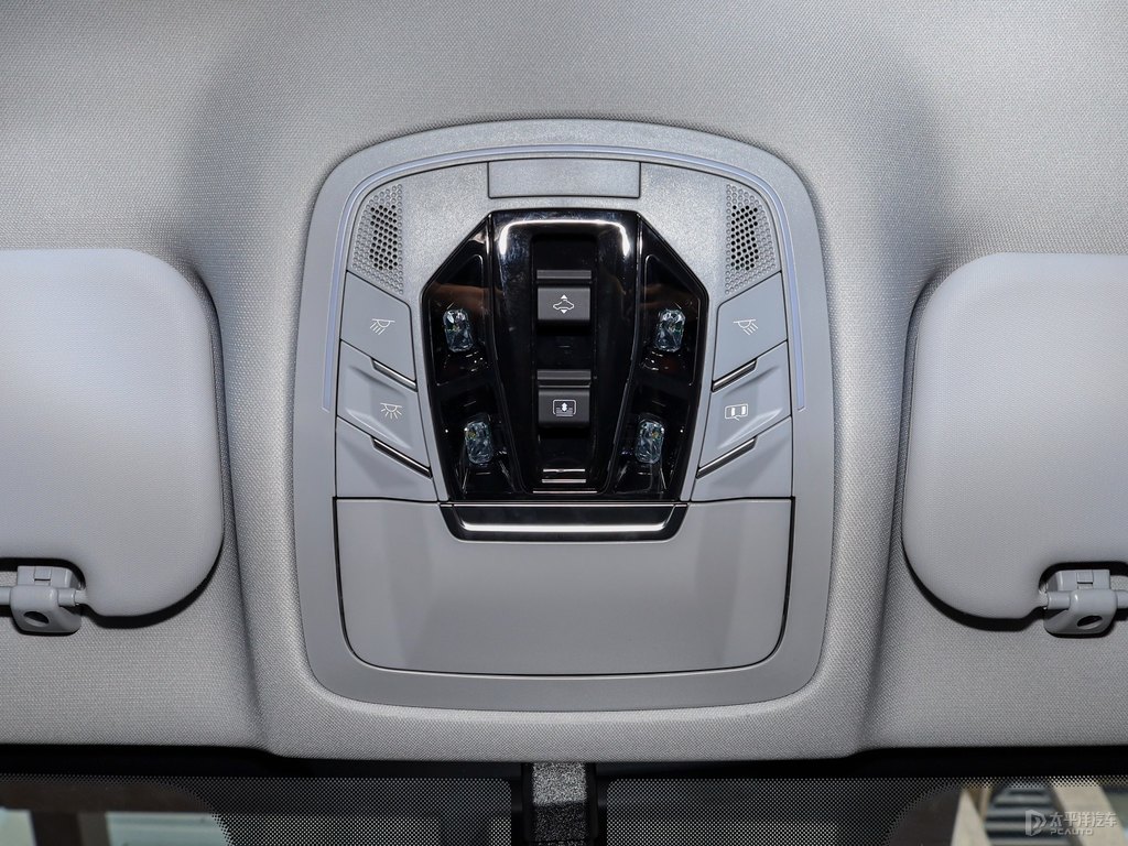 珍珠白瑞虎8車廂內(nèi)飾圖片