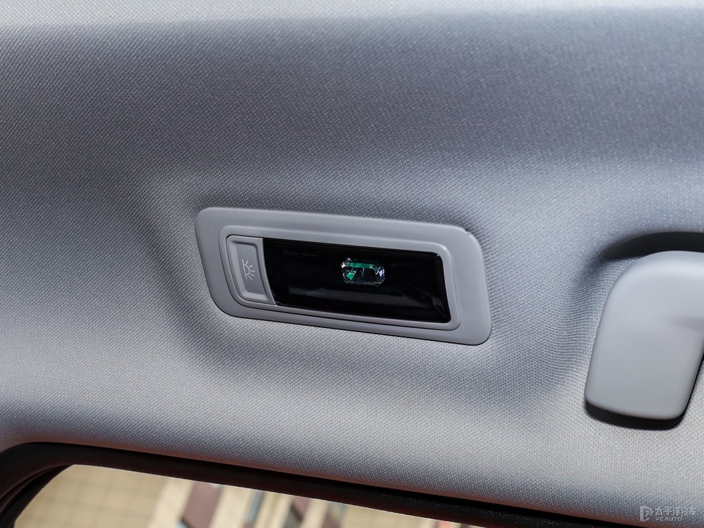 珍珠白瑞虎8車廂內(nèi)飾圖片