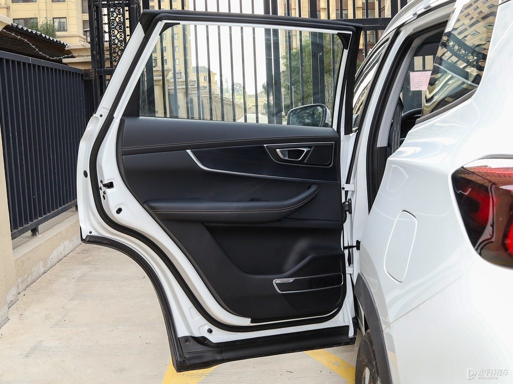珍珠白瑞虎8車廂內(nèi)飾圖片