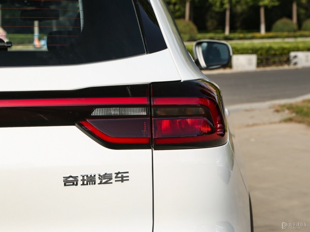 珍珠白瑞虎8車尾外觀圖片