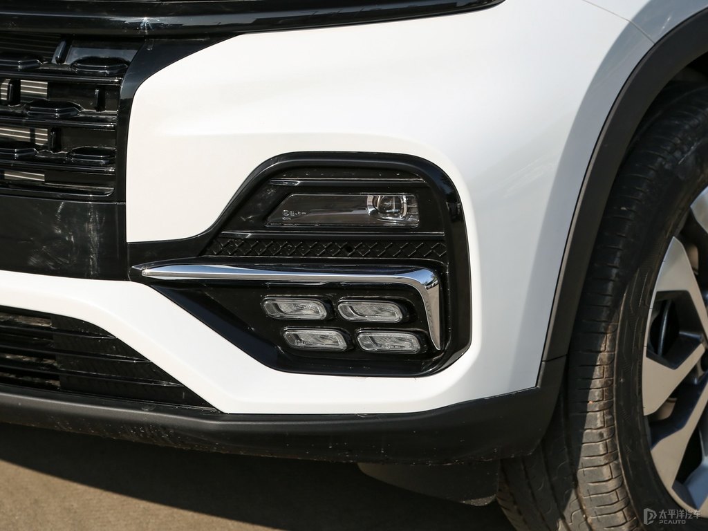 珍珠白瑞虎8車頭外觀圖片