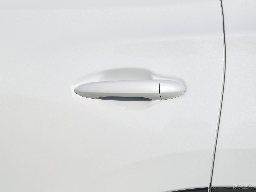 珍珠白瑞虎8車身外觀圖片