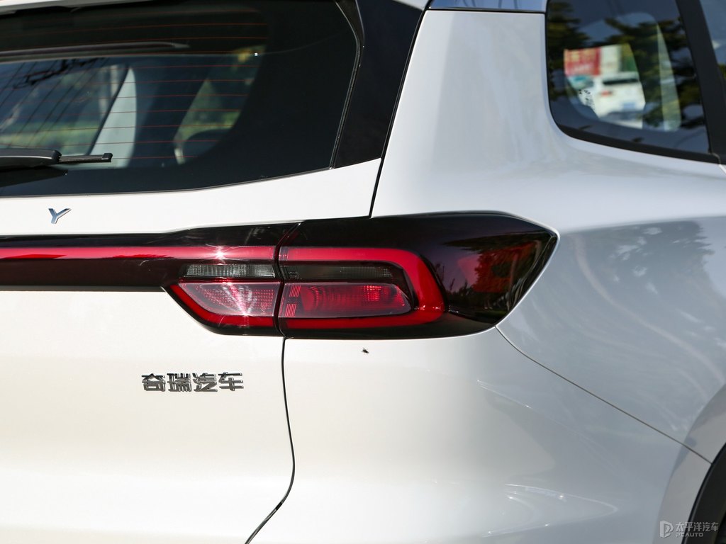 珍珠白瑞虎8車尾外觀圖片