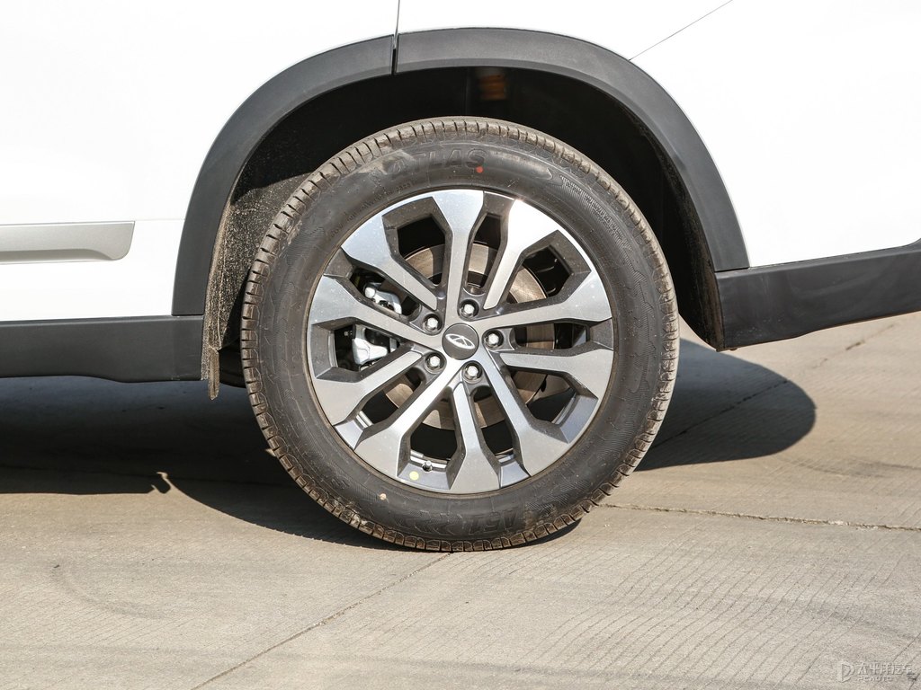 珍珠白瑞虎8車身外觀圖片