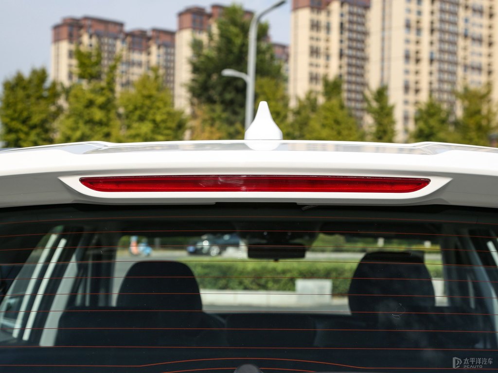 珍珠白瑞虎8車尾外觀圖片