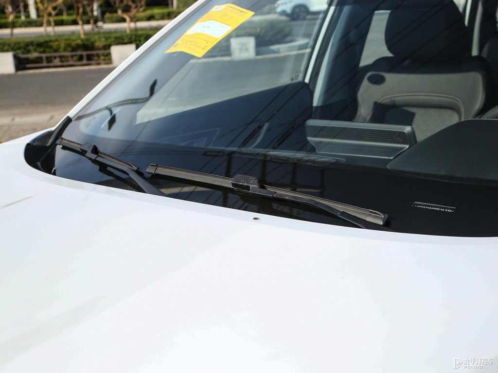 珍珠白瑞虎8車身外觀圖片