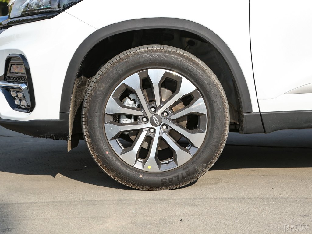 珍珠白瑞虎8車身外觀圖片