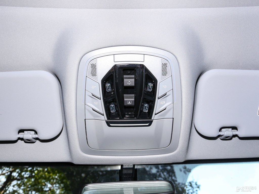 珍珠白瑞虎8車廂內(nèi)飾圖片