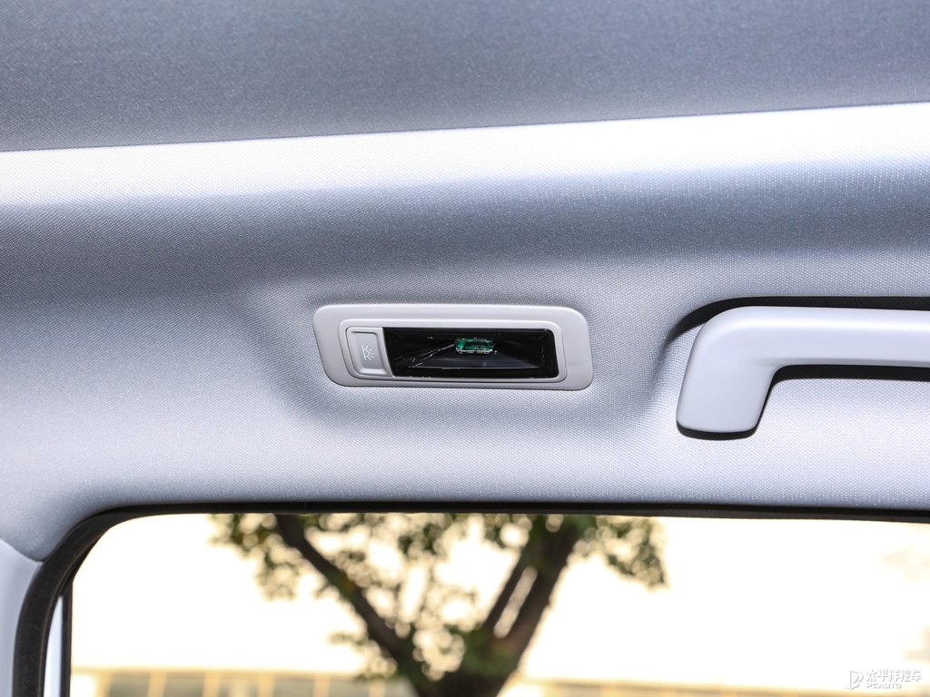 珍珠白瑞虎8車廂內(nèi)飾圖片