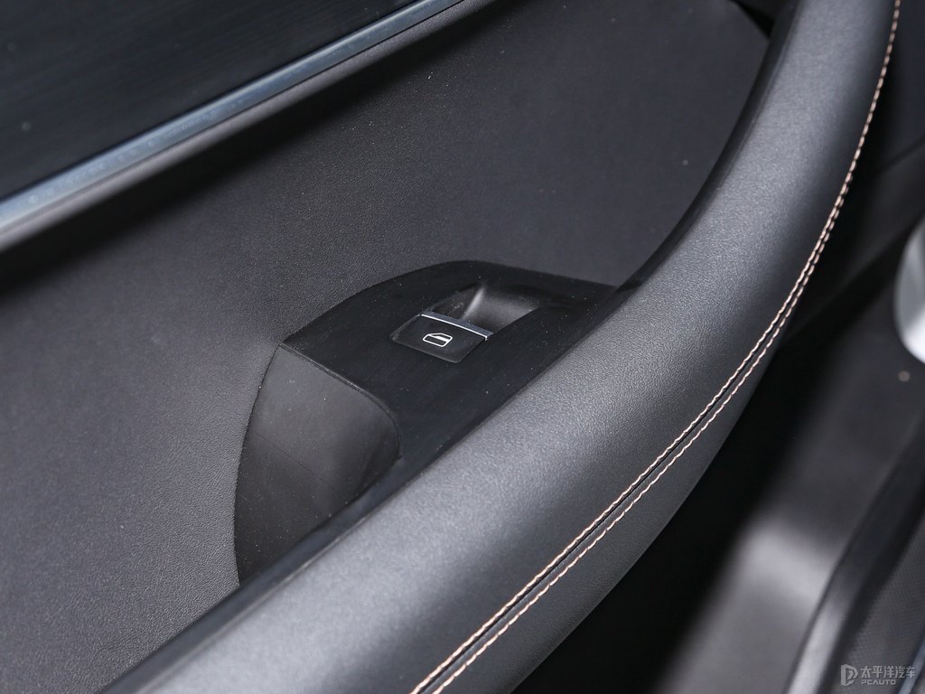 珍珠白瑞虎8車廂內(nèi)飾圖片