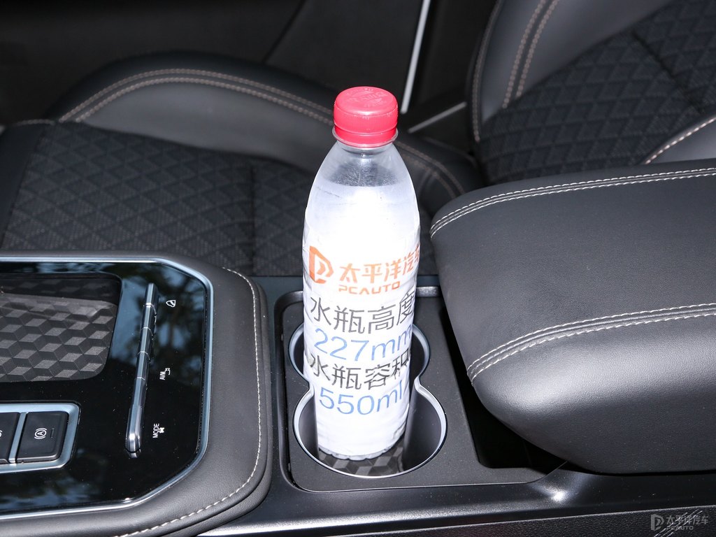 珍珠白瑞虎8儲(chǔ)物空間空間圖片