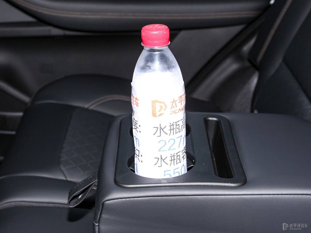 珍珠白瑞虎8儲物空間空間圖片
