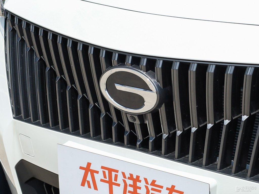 象牙白傳祺GS3車(chē)頭外觀(guān)圖片