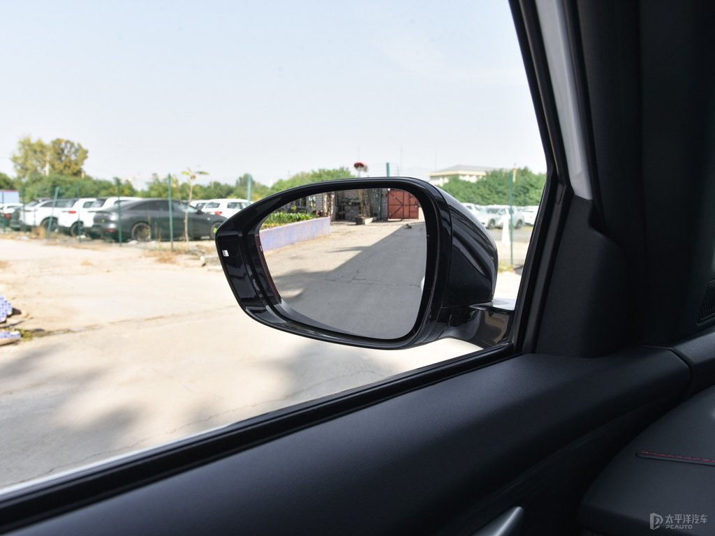 月光白長(zhǎng)安CS55PLUS車(chē)身外觀圖片