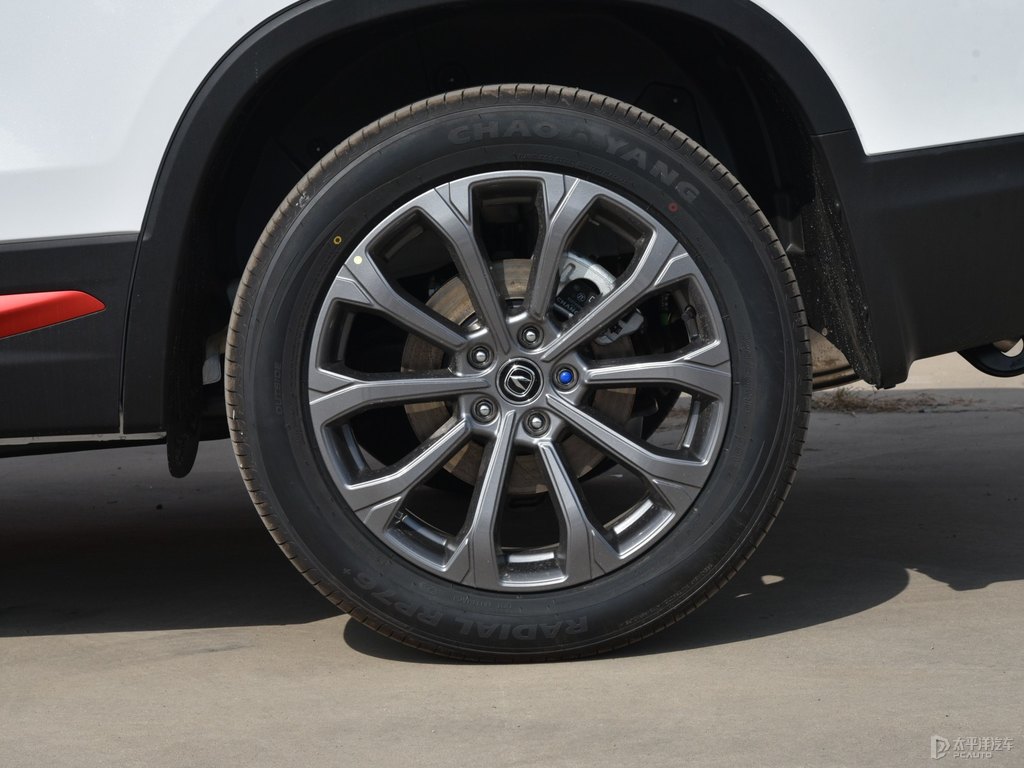 精靈白長(zhǎng)安CS75車身外觀圖片