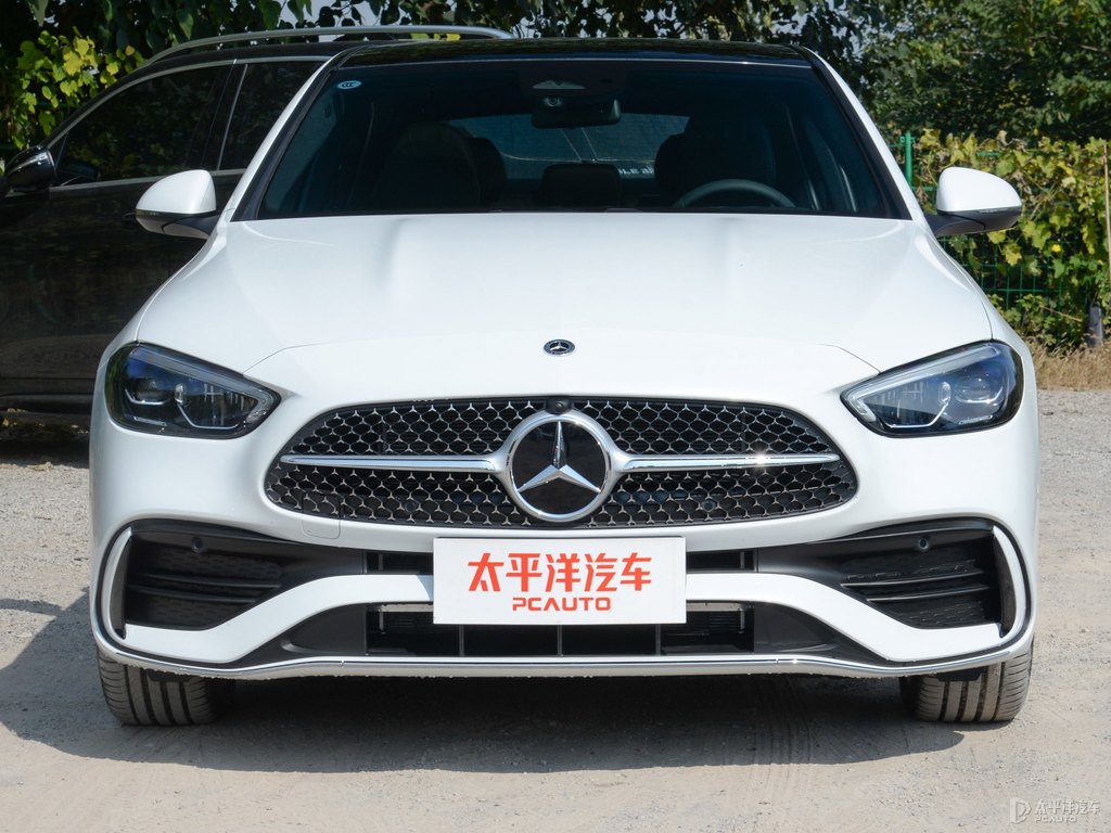 貝母白奔馳C級車頭外觀圖片