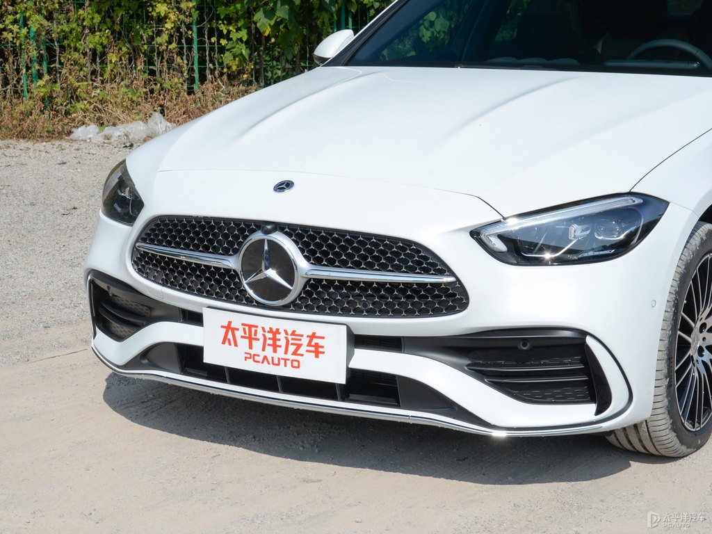 貝母白奔馳C級(jí)車頭外觀圖片