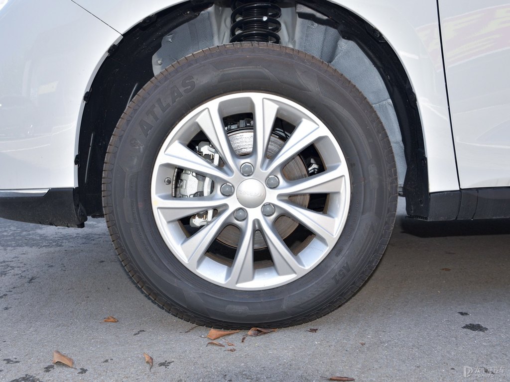 簡(jiǎn)約白哈弗M6車(chē)身外觀圖片