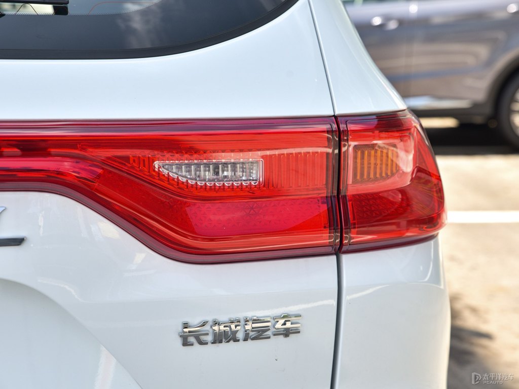 簡約白哈弗M6車尾外觀圖片