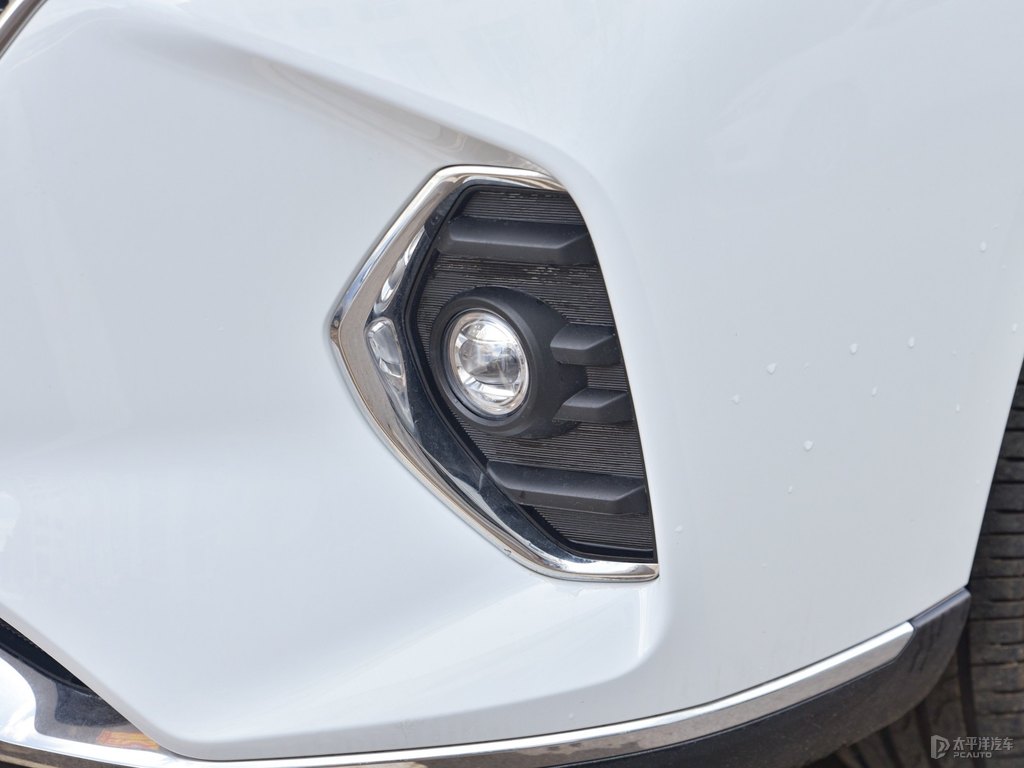 簡(jiǎn)約白哈弗M6車(chē)頭外觀圖片