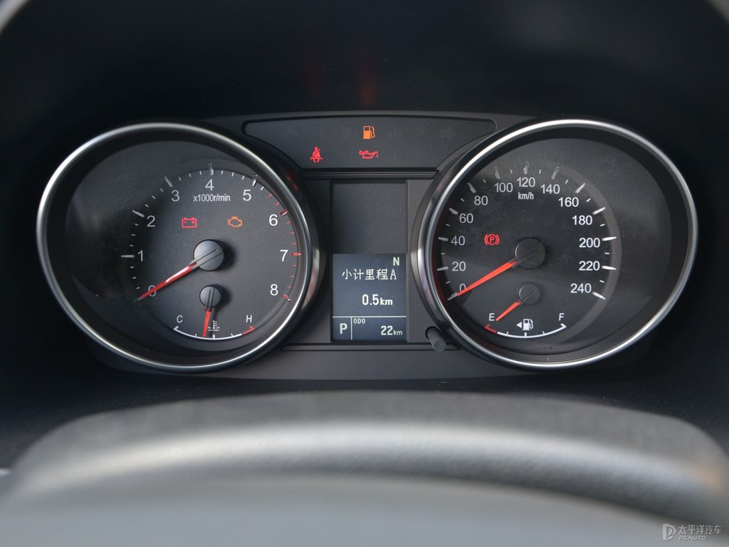 簡(jiǎn)約白哈弗M6中控內(nèi)飾圖片