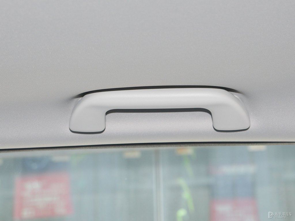 簡(jiǎn)約白哈弗M6車(chē)廂內(nèi)飾圖片