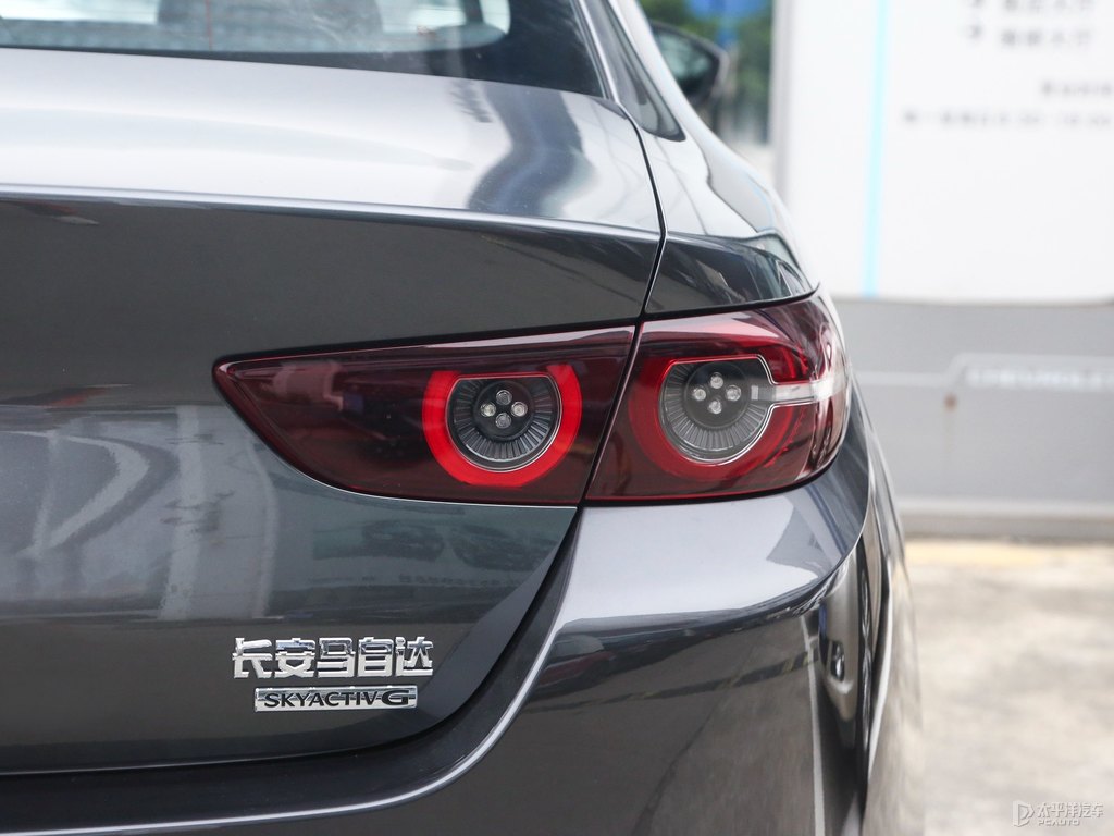 鉑鋼灰馬自達(dá)3 昂克賽拉車尾外觀圖片