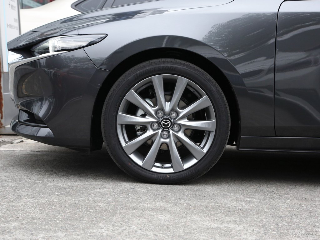鉑鋼灰馬自達(dá)3 昂克賽拉車身外觀圖片