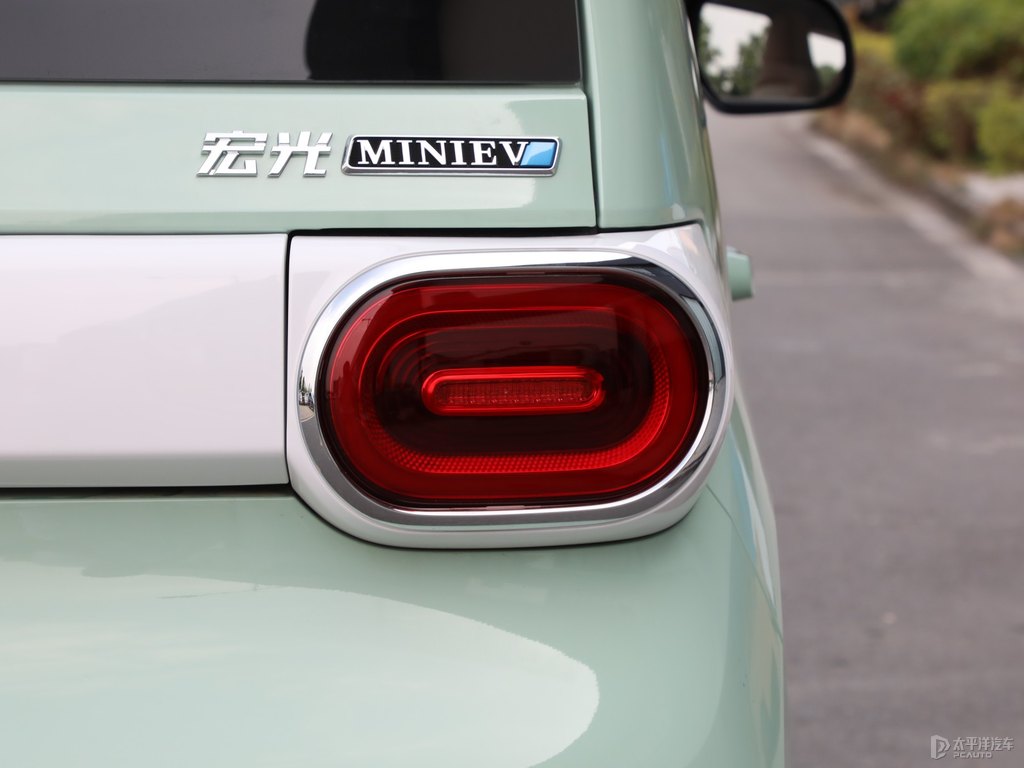 牛油果綠宏光MINIEV車尾外觀圖片