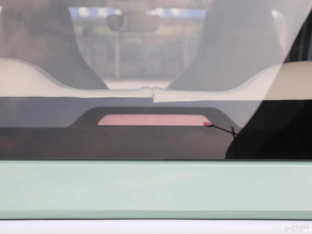 牛油果綠宏光MINIEV車尾外觀圖片