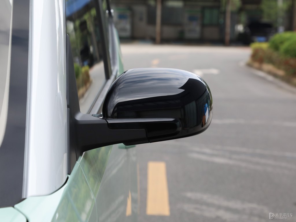 牛油果綠宏光MINIEV車身外觀圖片
