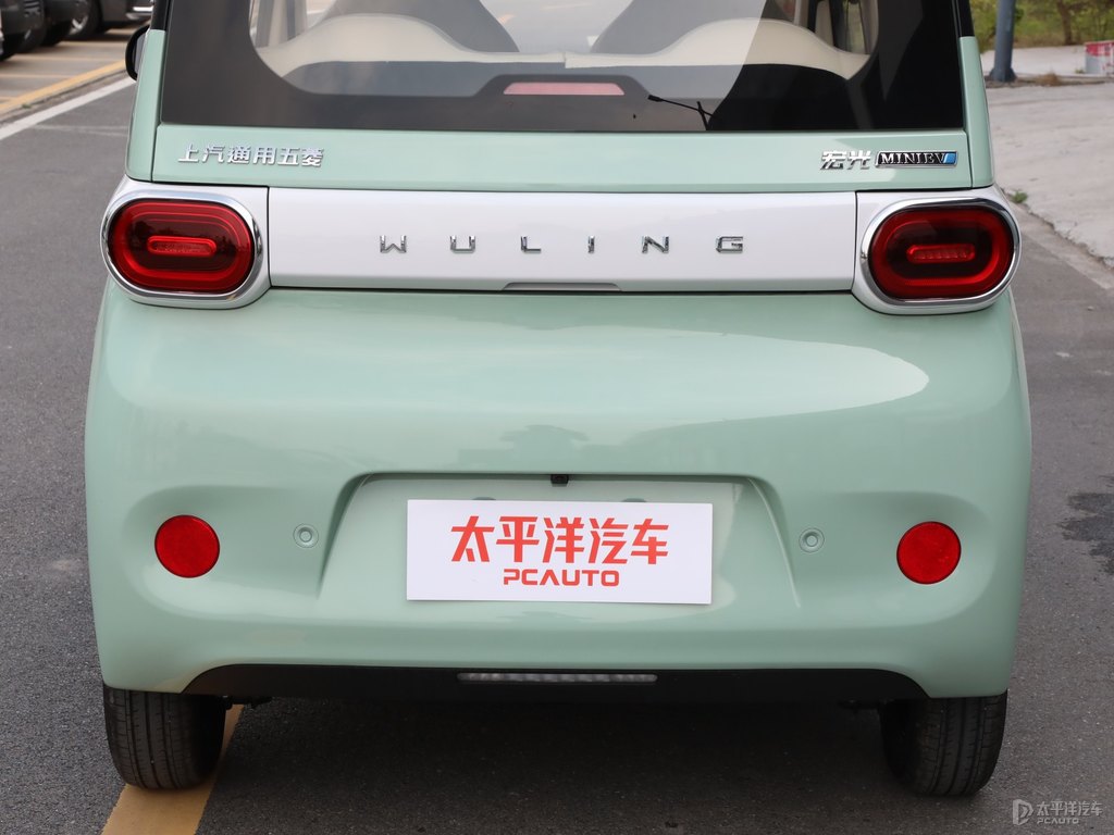 牛油果綠宏光MINIEV車尾外觀圖片