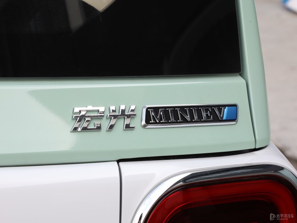 牛油果綠宏光MINIEV車尾外觀圖片