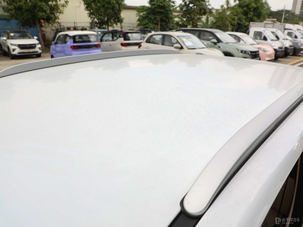 牛油果綠宏光MINIEV車身外觀圖片