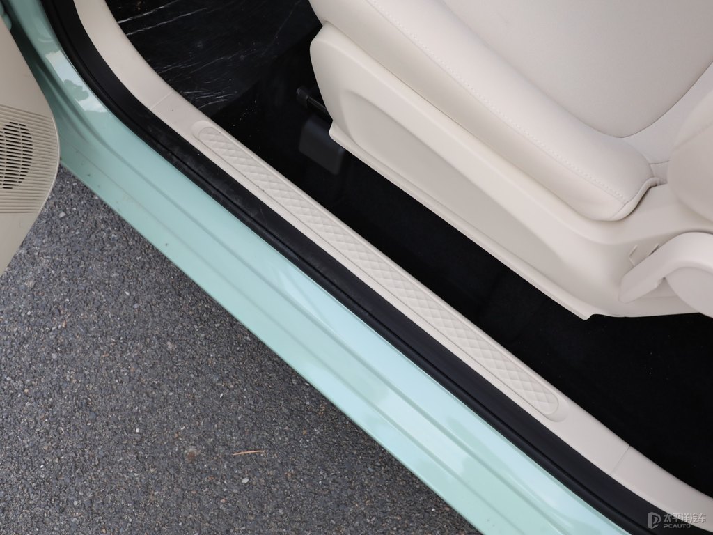牛油果綠宏光MINIEV車廂內(nèi)飾圖片